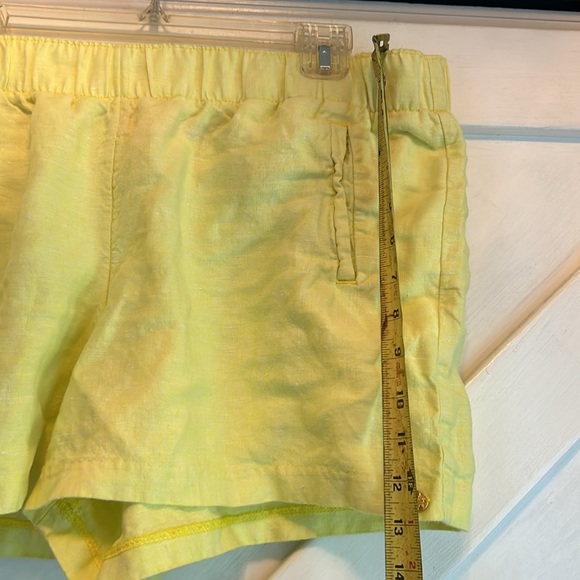 Lily pulitzer linen bright yellow pull on shorts size XL - Picture 3 of 6